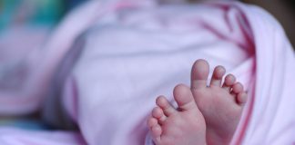 Новорожденный ребенок, ножки, ноги