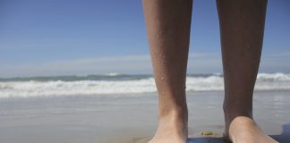 Босые ноги, пляж, песок, вода