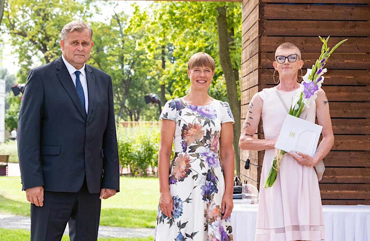 Президент эстонии и ее сын в платье