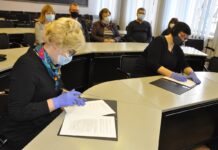 Свершилось! В Нарве официально оформилась новая коалиция Подписание коалиционного договора в горсобрании Нарвы