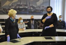 Нарва вступает в новую политическую эпоху — демократическую Подписание коалиционного договора в горсобрании Нарвы