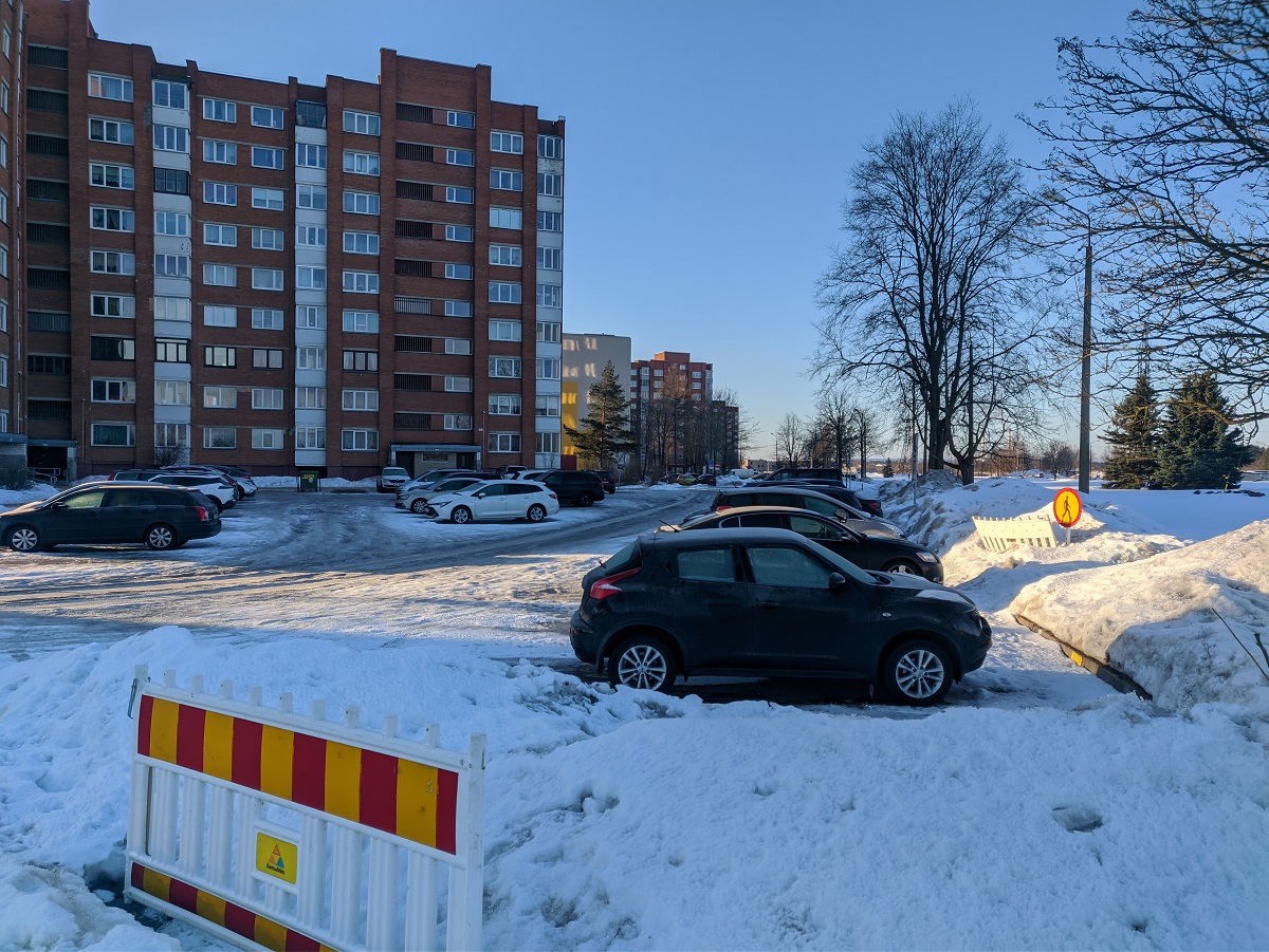 Бесплатную парковку построят у нарвских домов, которым она не нужна