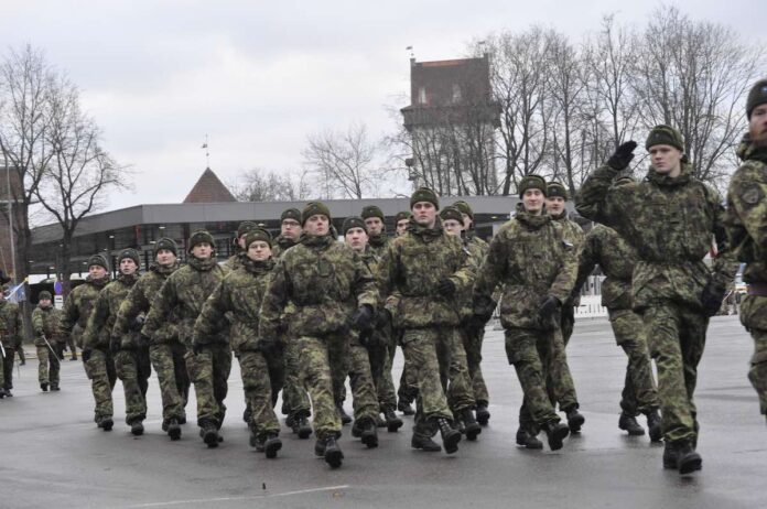 Военный парад в Нарве