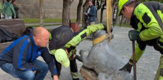 ремонт скульптур львов на променаде