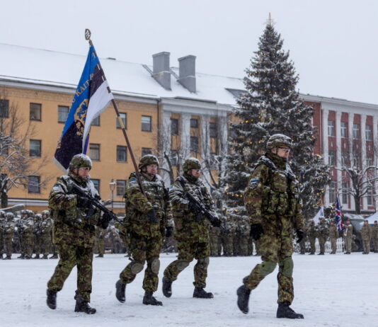 Парад в Нарве