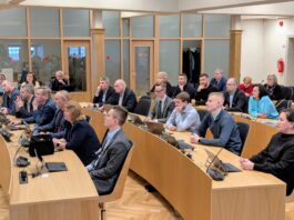 В Нарве приняли бюджет на 2026 год. Пособие по рождению не повысили Горсобрание