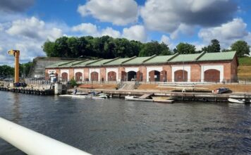 Гребная база