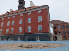 Нарвские фонтаны, Стокгольмская площадь, ратуша