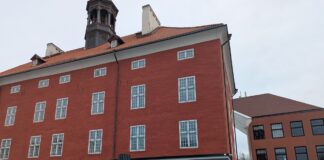 Нарвские фонтаны, Стокгольмская площадь, ратуша