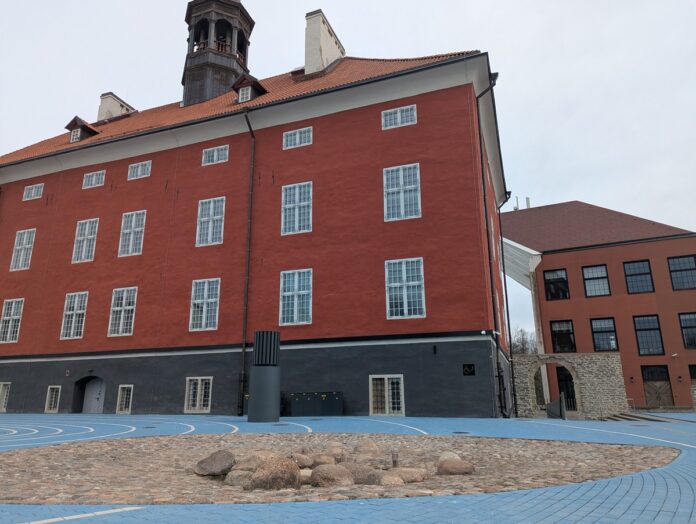 Нарвские фонтаны, Стокгольмская площадь, ратуша