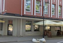 «Сначала купил сигарет и спичек». Вандал в Нарве разбил молотком стекла магазинов и ресторана вандализм