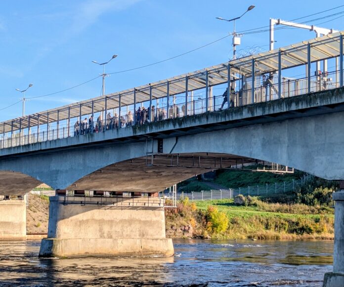 мост на границе, граница